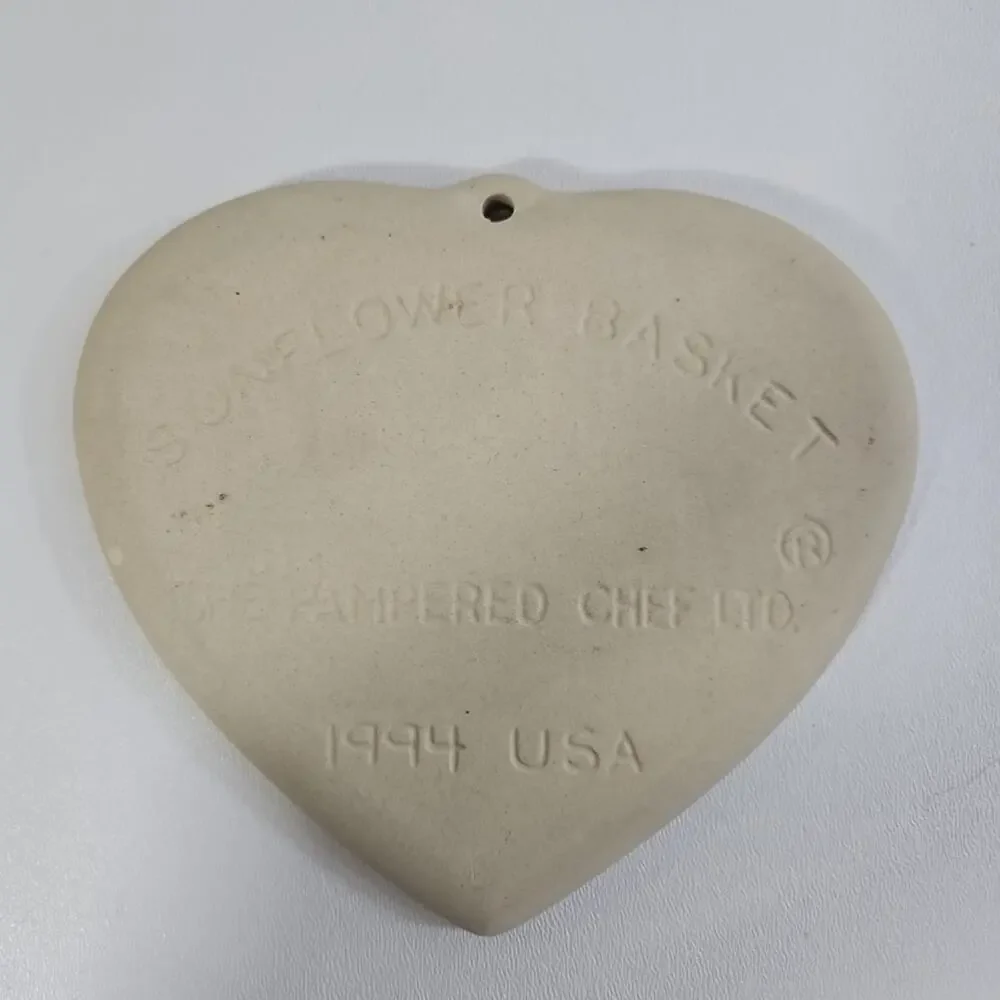 VTG 1994 Pampered Chef 6” Stoneware Sunflower Basket Heart‎ Cookie Mold Made USA